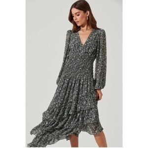 ASTR THE LABEL // Long Sleeve Asymmetrical Tiered
Ruffle Floral Midi Dress, EUC